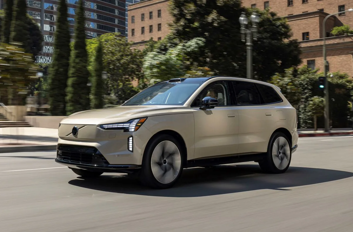 Volvo EX90, Yüksek Performanslı Elektrikli SUV Segmentine Yeni Bir Soluk Getiriyor Volvo EX90, Yüksek Performanslı Elektrikli SUV Segmentine Yeni Bir Soluk Getiriyor