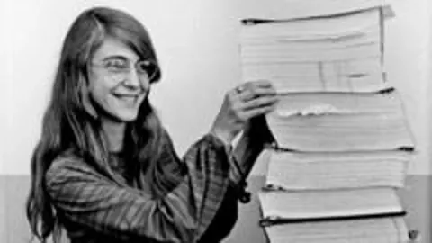 Apollo 11'in Yazılım Mimarı Margaret Hamilton Ölüm Haberleri Yanıltıcı: 'Hala Kod Yazıyorum'
