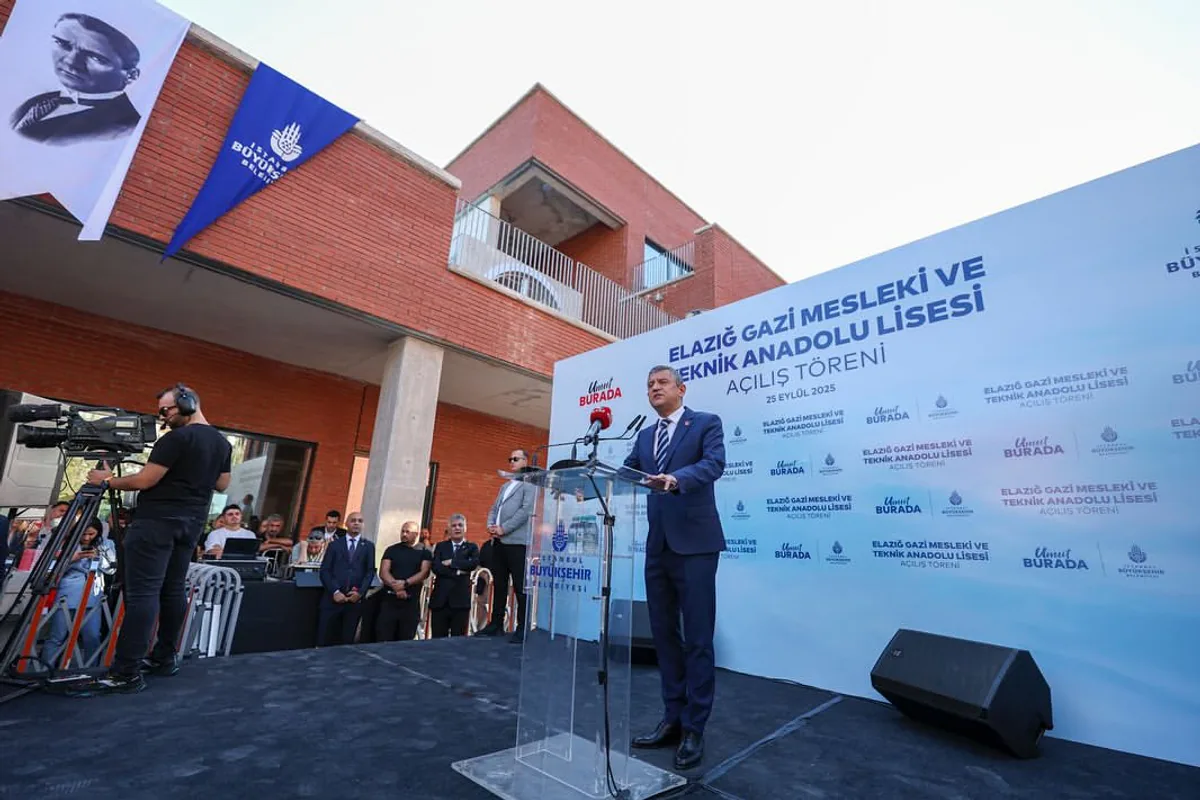 CHP Lideri Özgür Özel, Elazığ'da Yeni Açılan Meslek Lisesinin Açılışını Yaptı CHP Lideri Özgür Özel, Elazığ'da Yeni Açılan Meslek Lisesinin Açılışını Yaptı