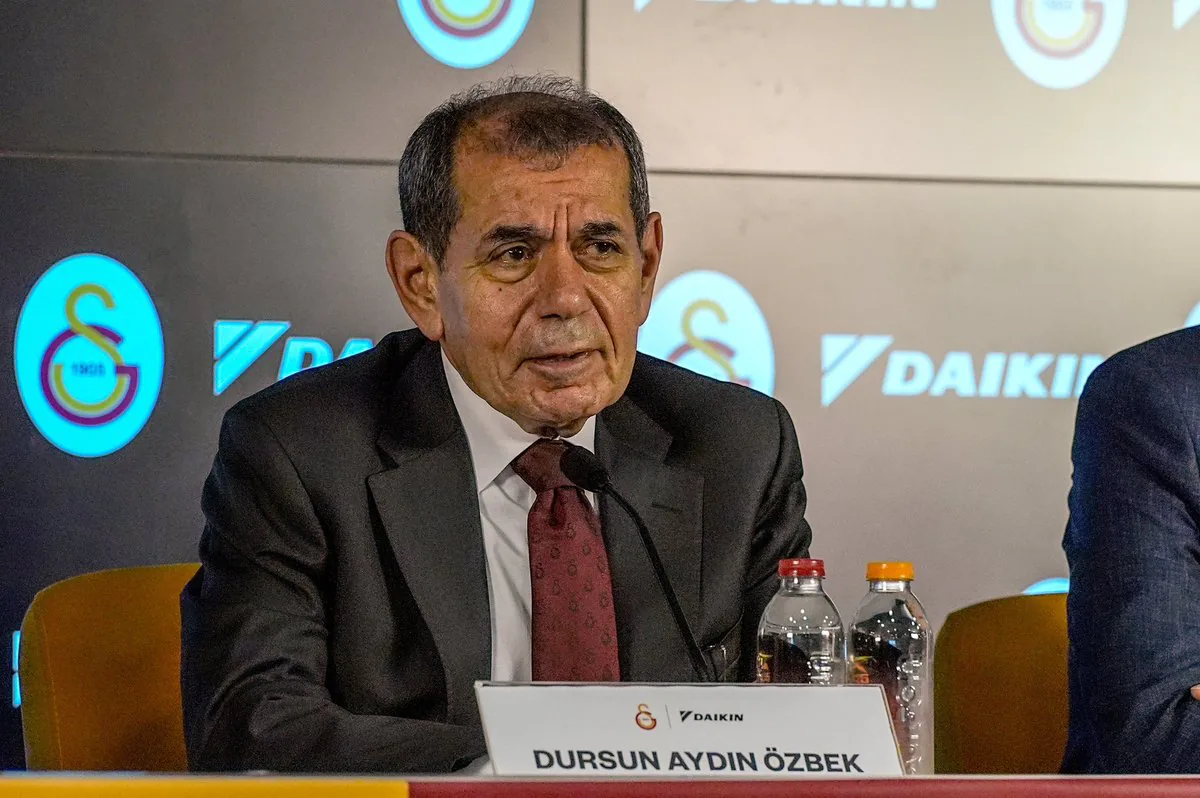 Dursun Özbek: "Taraftar ve Sponsor Desteği Bu Sezonun Anahtarı" Dursun Özbek: "Taraftar ve Sponsor Desteği Bu Sezonun Anahtarı"