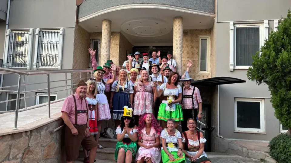 Alanya’da Norveçliler OctoberFest’i Portakal Sitesi’nde kutladı: Turizm sezonuna renk kattı görseli