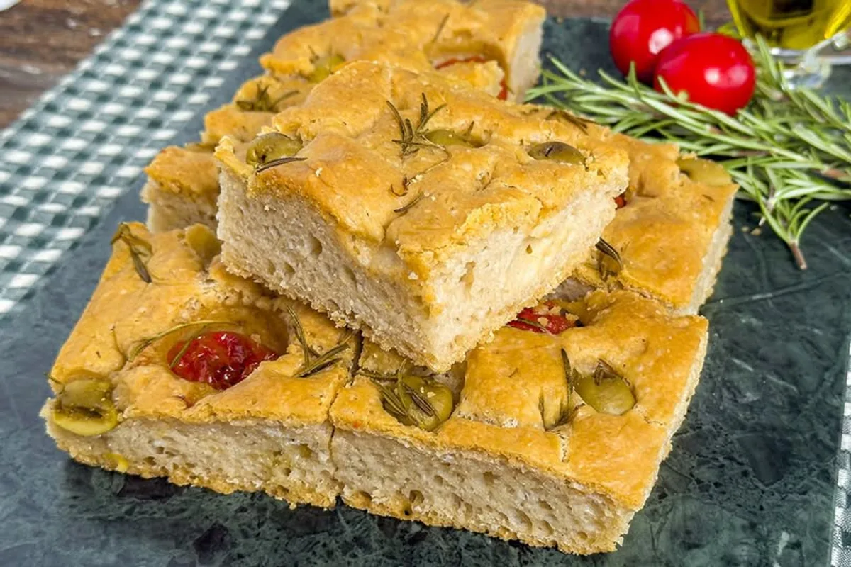 İtalyan Lezzeti: Evde Focaccia Ekmeği Yapımı İtalyan Lezzeti: Evde Focaccia Ekmeği Yapımı