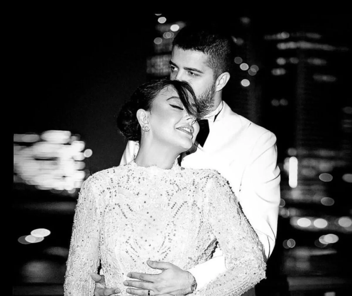 Ebru Gündeş ve Murat Özdemir Uzaktan Boşanıyor Ebru Gündeş ve Murat Özdemir Uzaktan Boşanıyor