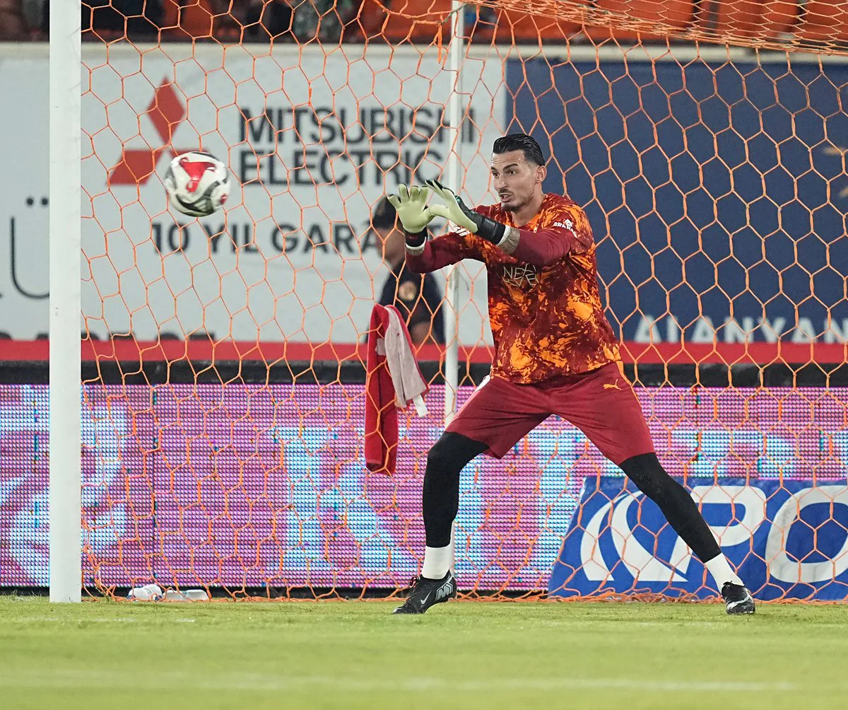 Galatasaray'ın Alanyaspor Maçı Öncesi Isınma Sorunu Galatasaray'ın Alanyaspor Maçı Öncesi Isınma Sorunu