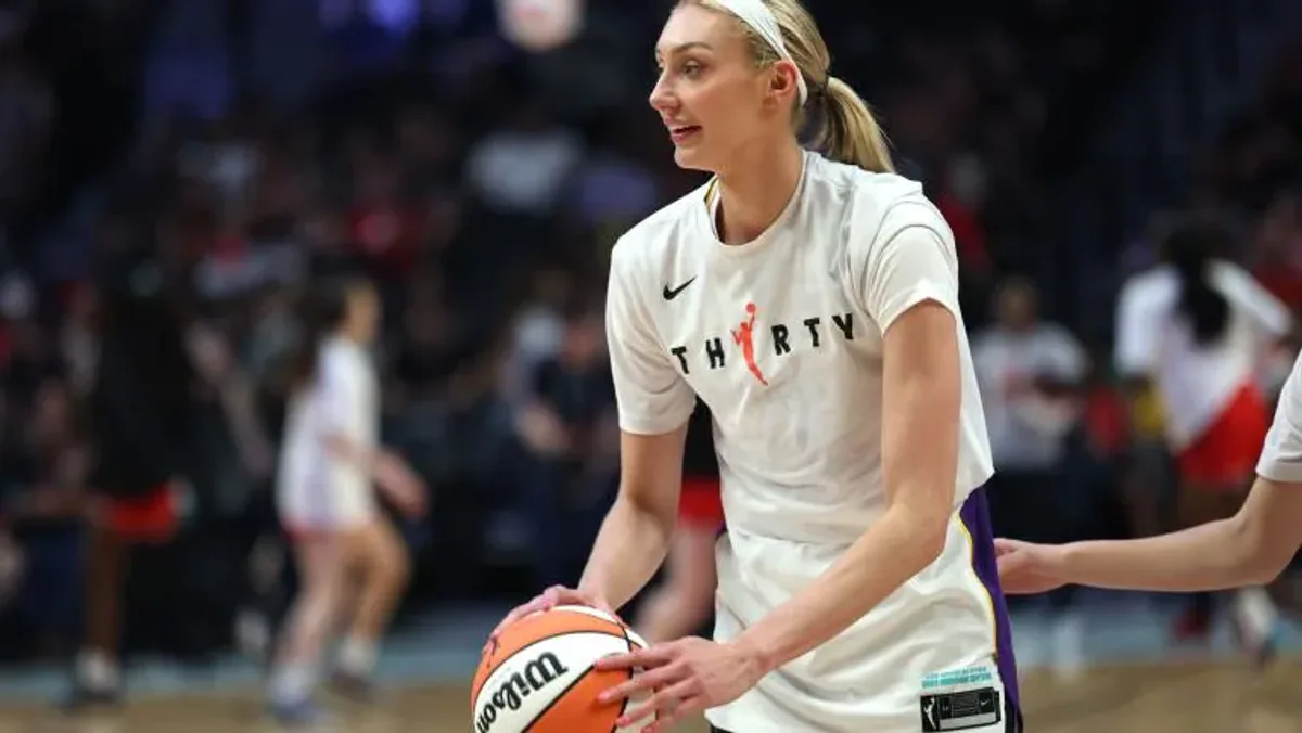 WNBA'in Yükselen Yıldızı Cameron Brink: Sahada Performans, Tünelde Moda WNBA'in Yükselen Yıldızı Cameron Brink: Sahada Performans, Tünelde Moda