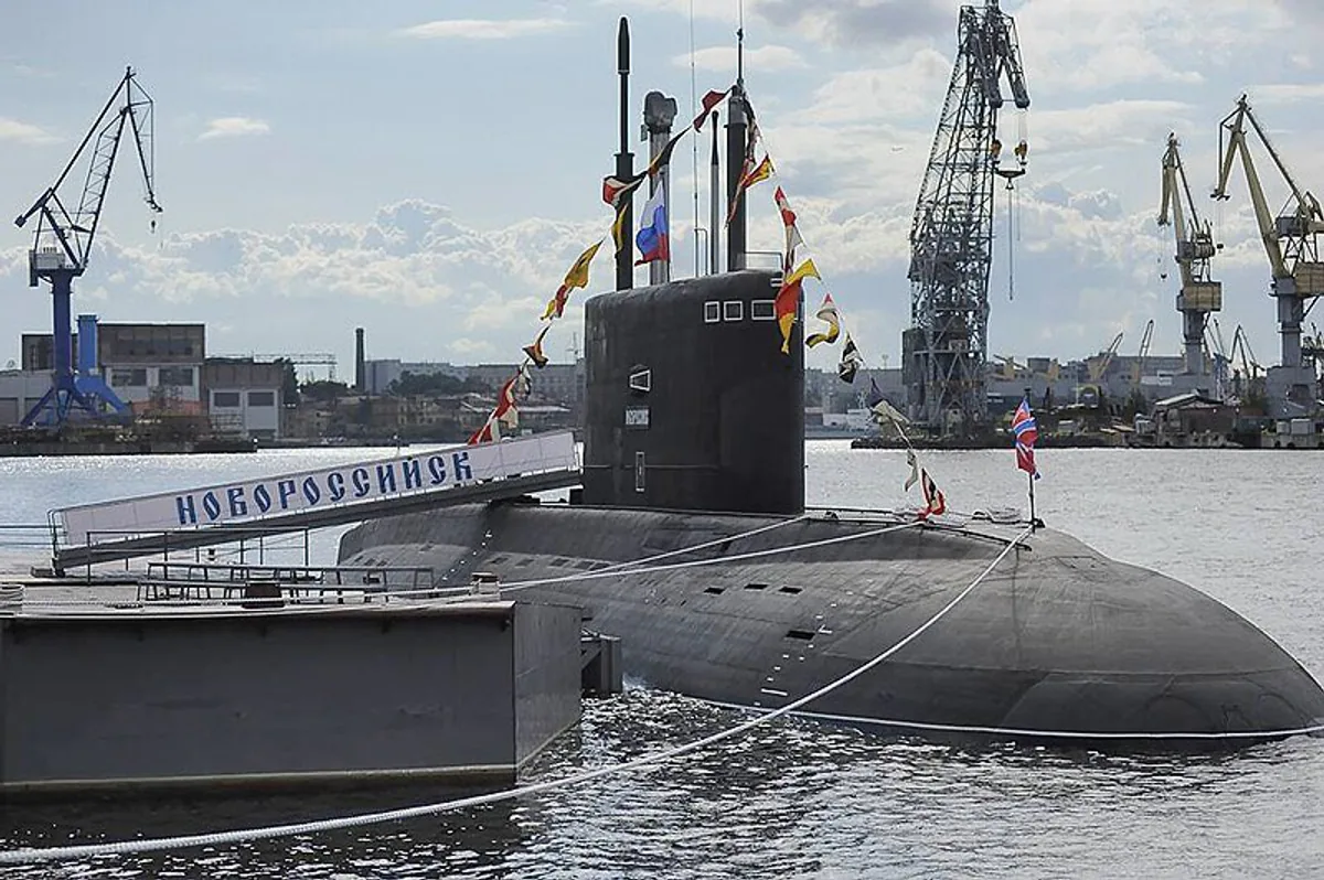 Rus Donanması'nda Ard Arda Kazalar: Denizaltı ve Korvet Hasar Gördü Rus Donanması'nda Ard Arda Kazalar: Denizaltı ve Korvet Hasar Gördü