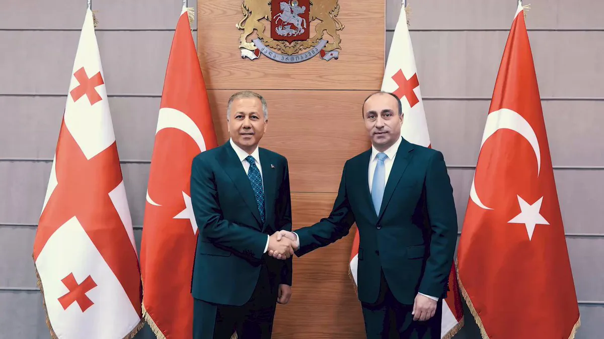 Türkiye ve Gürcistan İçişleri Bakanları Güvenlik İş Birliğini Pekiştirdi Türkiye ve Gürcistan İçişleri Bakanları Güvenlik İş Birliğini Pekiştirdi