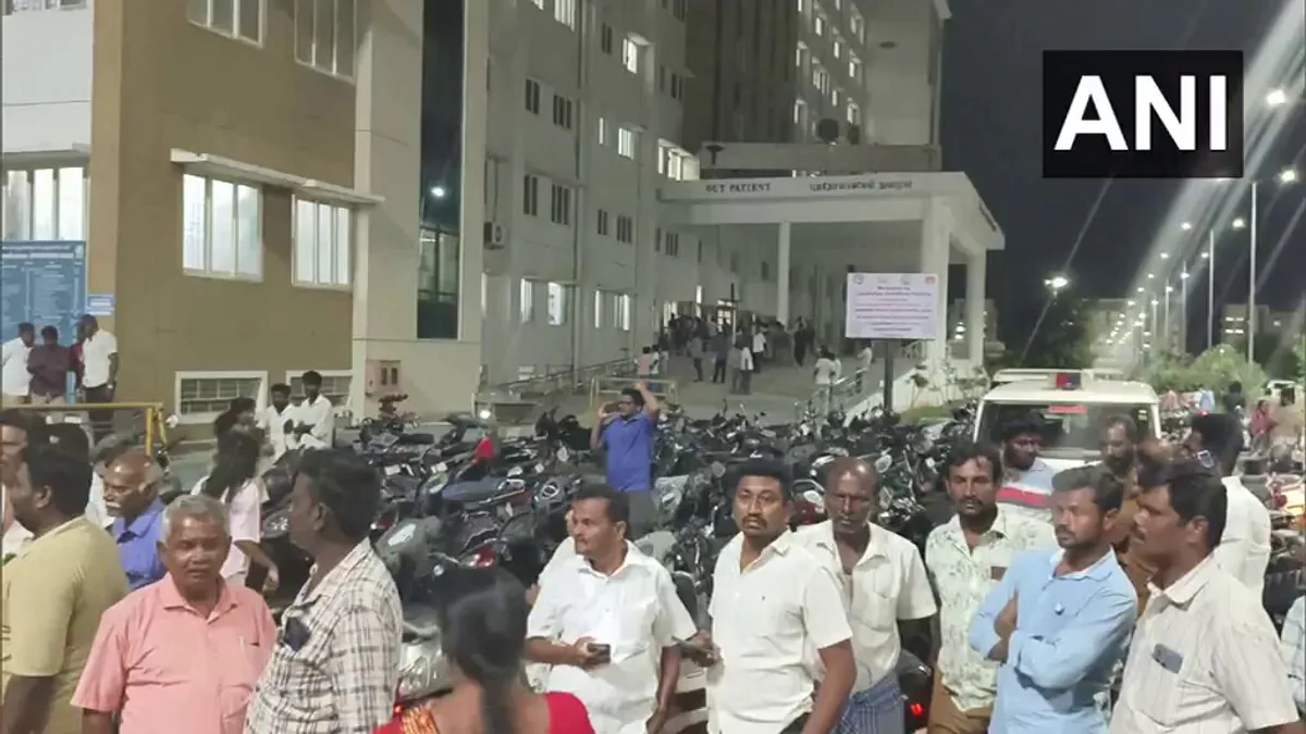 Tamil Nadu'da Miting İzdihamında Can Kaybı: 31 Ölü, 58 Yaralı Tamil Nadu'da Miting İzdihamında Can Kaybı: 31 Ölü, 58 Yaralı