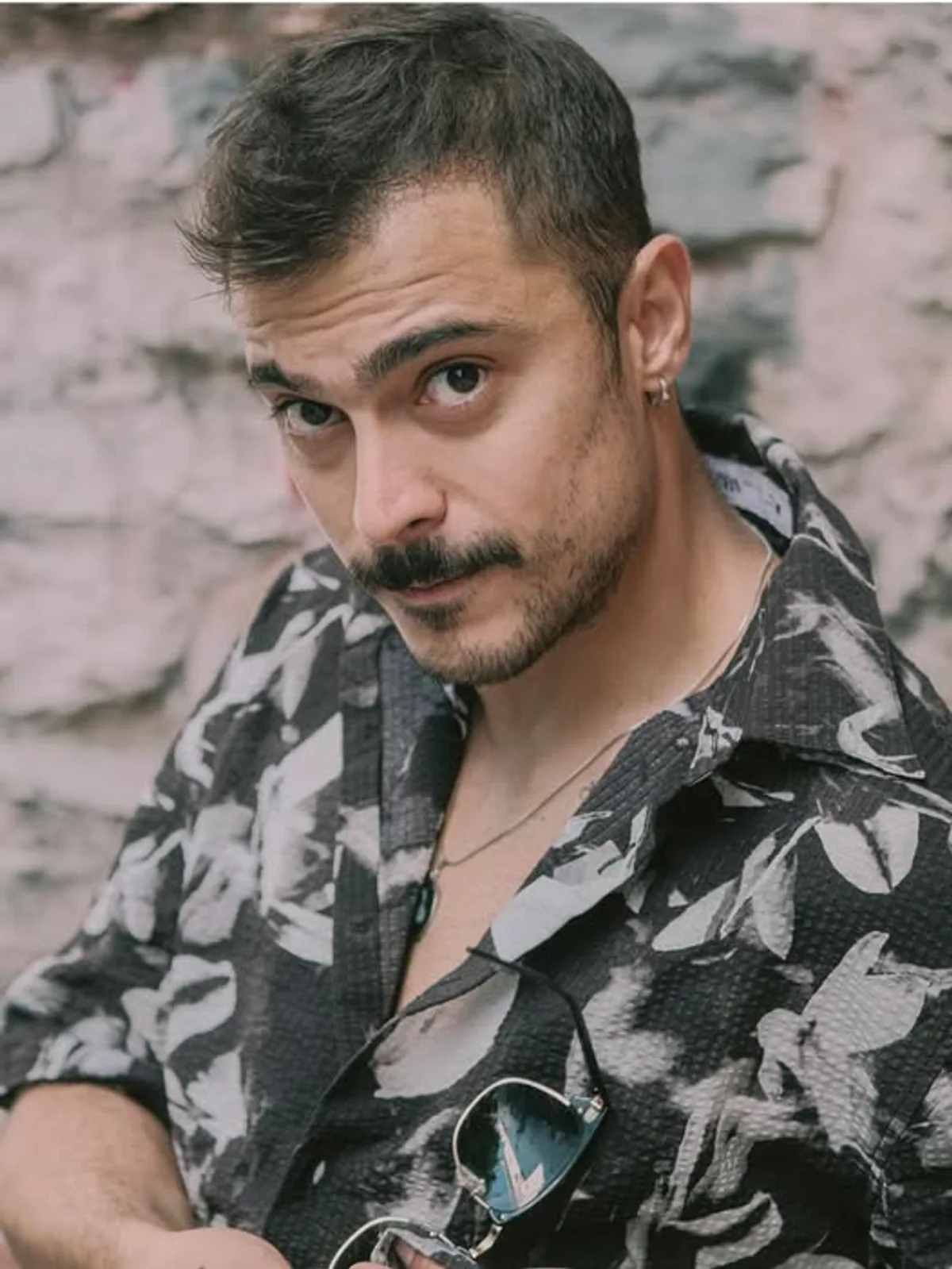 Doğan Yıldız Güller Ve Günahlar’da Yeni Rolüyle Gösteriye Hazırlanıyor Doğan Yıldız Güller Ve Günahlar’da Yeni Rolüyle Gösteriye Hazırlanıyor