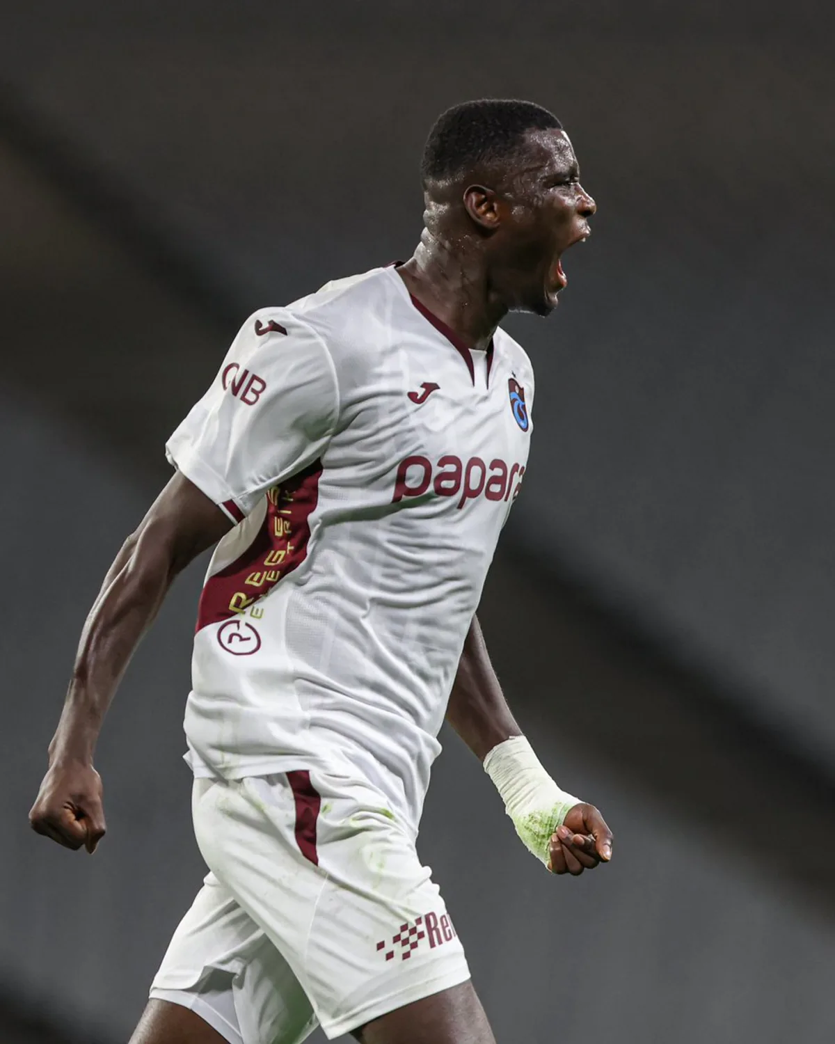 Paul Onuachu: Takım Galibiyetinde Mutluluk ve Konsantrasyon Eksikliği Dikkat Çekti Paul Onuachu: Takım Galibiyetinde Mutluluk ve Konsantrasyon Eksikliği Dikkat Çekti