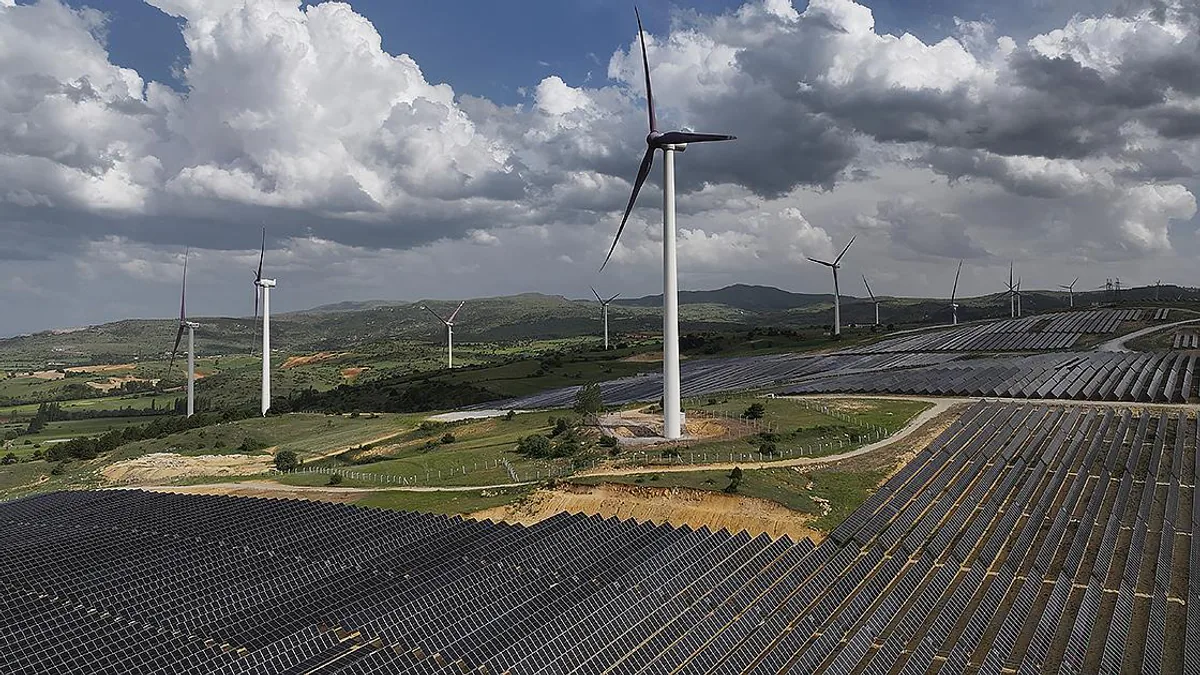 Türkiye'de Elektrik Tüketimi Üretimi Aştı, Rüzgar ve Güneş İkinci Sırada Türkiye'de Elektrik Tüketimi Üretimi Aştı, Rüzgar ve Güneş İkinci Sırada