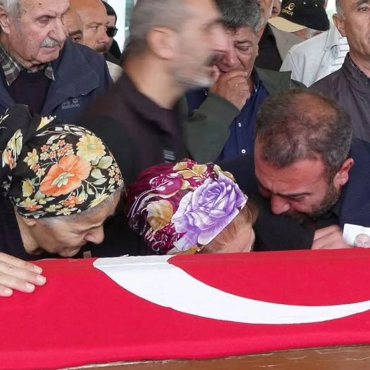 Ankara'da IŞİD/Daeş Üyesi 14 Kişilik Aile Çetesine Operasyon: 8 Ölü, 6 Tutuklu Ankara'da IŞİD/Daeş Üyesi 14 Kişilik Aile Çetesine Operasyon: 8 Ölü, 6 Tutuklu