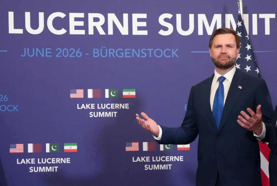 JD Vance'den Hürmüz Boğazı Açıklaması: 24 Saatte 16 Milyon Varil Petrol Geçti görseli