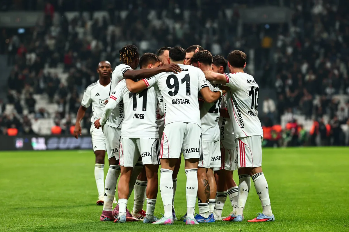Beşiktaş Taraftarından Coşkulu Zafer Mesajı: "Burası Beşiktaş, Kazanmak Güzeldir" Beşiktaş Taraftarından Coşkulu Zafer Mesajı: "Burası Beşiktaş, Kazanmak Güzeldir"