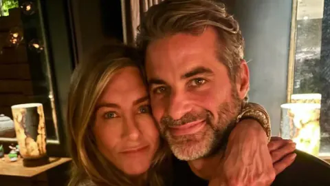 Jennifer Aniston ve Jim Curtis'ten Romantik Hafta Sonu Paylaşımı