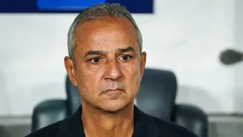 Fenerbahçe İsmail Kartal'la yola devam edeceğini resmiyleştirdi: "Göreve devam edecek"