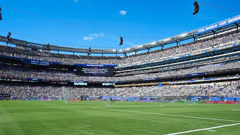 Dünya Kupası'nda MetLife Stadyumu Krizi: Futbolcular Zeminle Savaş veriyor