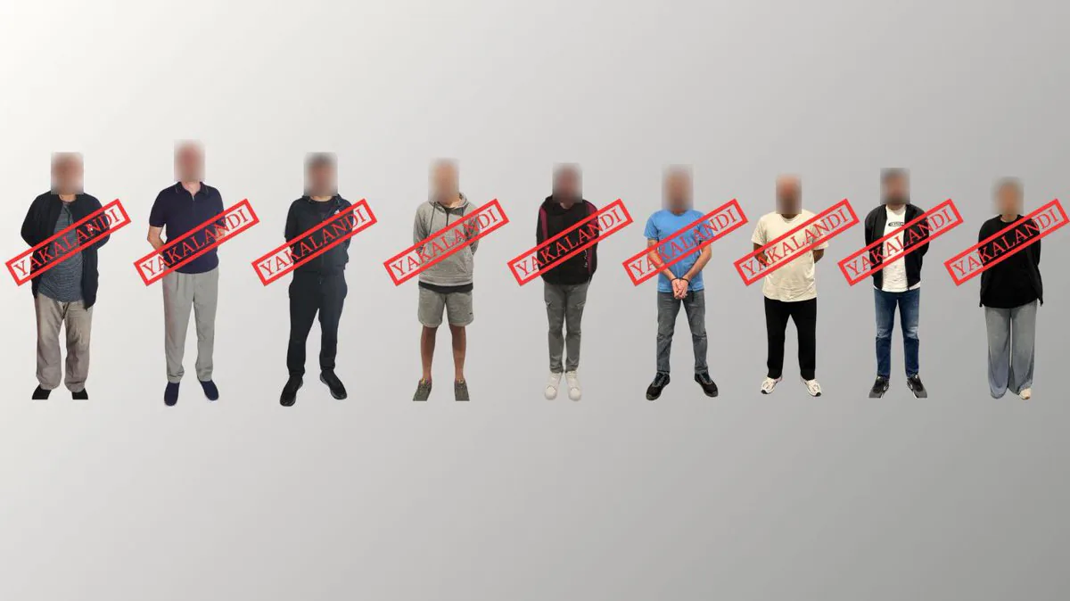 Kırmızı Bültenle Aranan 9 Suçlu Türkiye'ye Getirildi Kırmızı Bültenle Aranan 9 Suçlu Türkiye'ye Getirildi
