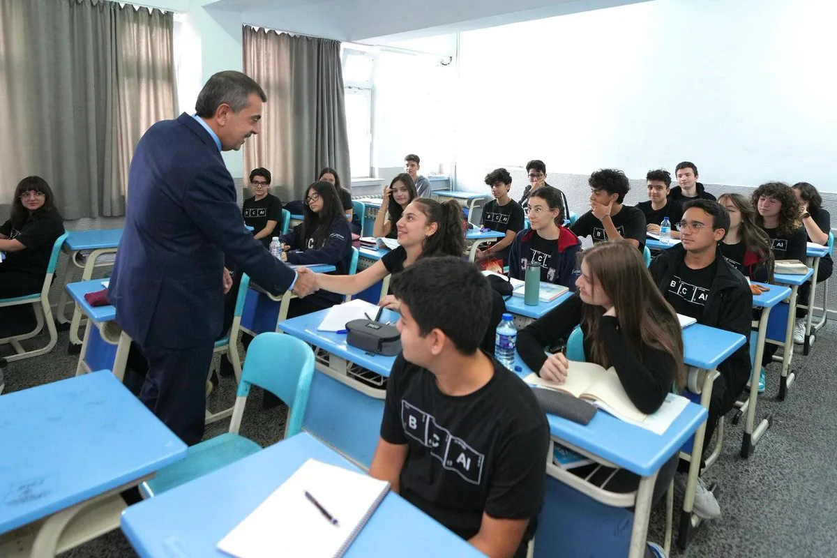 Milli Eğitim Bakanı Tekin, Öğrencinin Davetine Sürpriz Ziyaretle Yanıt Verdi Milli Eğitim Bakanı Tekin, Öğrencinin Davetine Sürpriz Ziyaretle Yanıt Verdi