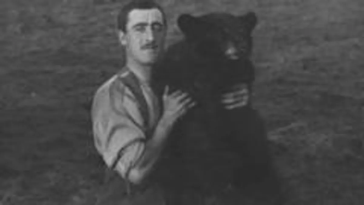 Winnie-the-Pooh'un gerçek kahramanı: I. Dünya Savaşı'nda bir asker tarafından kurtarılan ayı Winnie'nin izleri Winnie-the-Pooh'un gerçek kahramanı: I. Dünya Savaşı'nda bir asker tarafından kurtarılan ayı Winnie'nin izleri