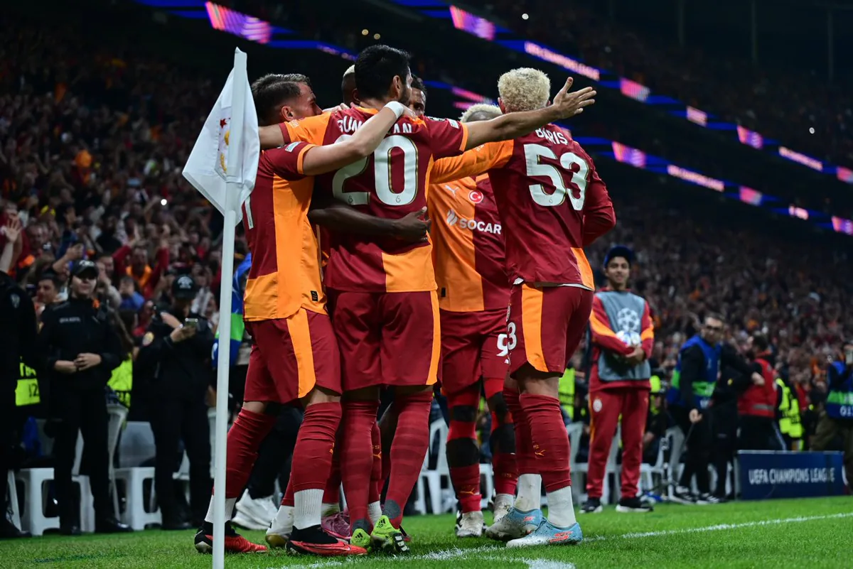 Galatasaray'ın Liverpool Zaferi İçişleri Bakanı Yerlikaya'dan Tebrik Aldı Galatasaray'ın Liverpool Zaferi İçişleri Bakanı Yerlikaya'dan Tebrik Aldı