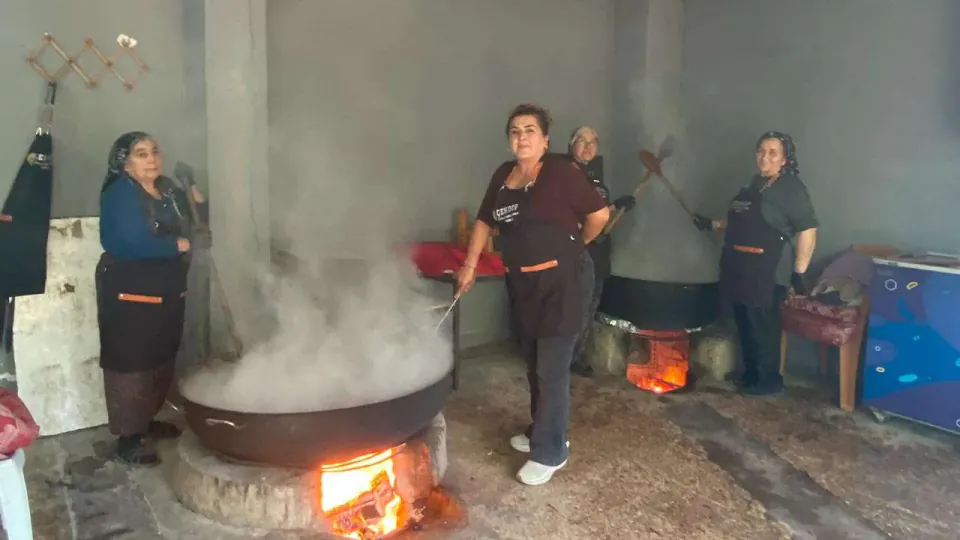ÇEKOOP Kadın Emeğiyle Kuşburnu Marmelatı Üretiyor: Gelenek Ekonomi Oldu görseli