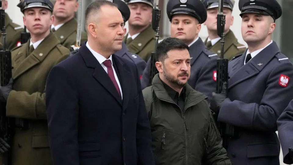 Polonya'dan Ukrayna'ya Şok Karar: Selenskyj'in En Yüksek Nişanı Geri Alındı görseli