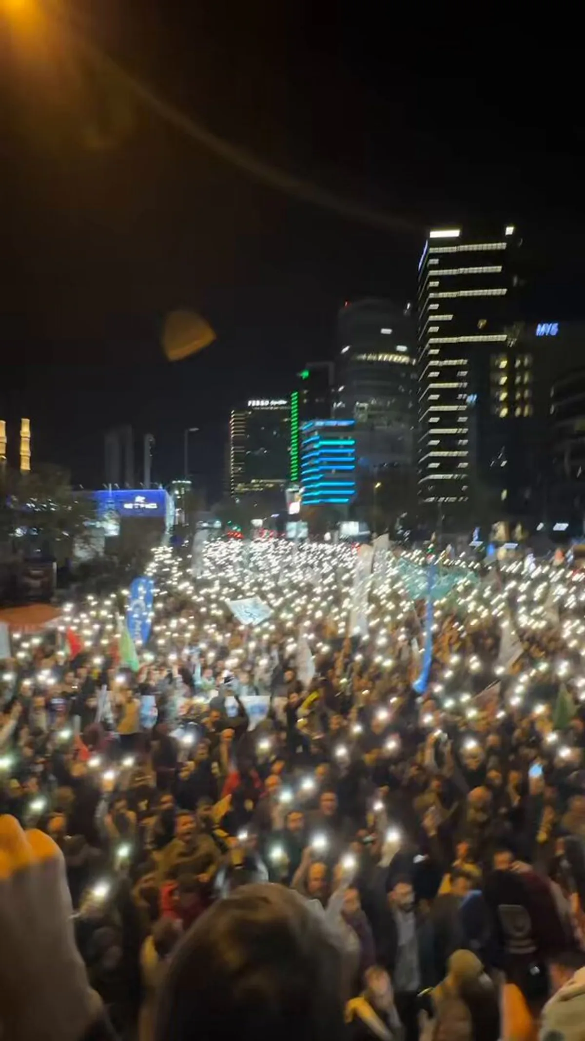 İstanbul'da İsrail Konsolosluğu Önünde Büyük Protesto İstanbul'da İsrail Konsolosluğu Önünde Büyük Protesto