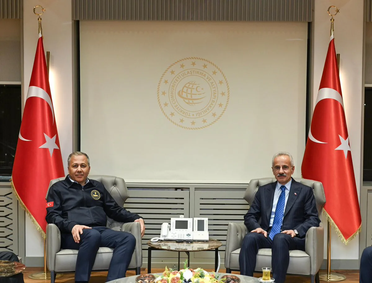 İçişleri Bakanı Yerlikaya, Ulaştırma ve Altyapı Bakanı Uraloğlu'nu Ziyaret Etti İçişleri Bakanı Yerlikaya, Ulaştırma ve Altyapı Bakanı Uraloğlu'nu Ziyaret Etti