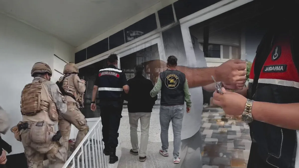 30 İlde FETÖ Operasyonu: 91 Şüpheli Yakalandı, 64'ü Tutuklandı 30 İlde FETÖ Operasyonu: 91 Şüpheli Yakalandı, 64'ü Tutuklandı