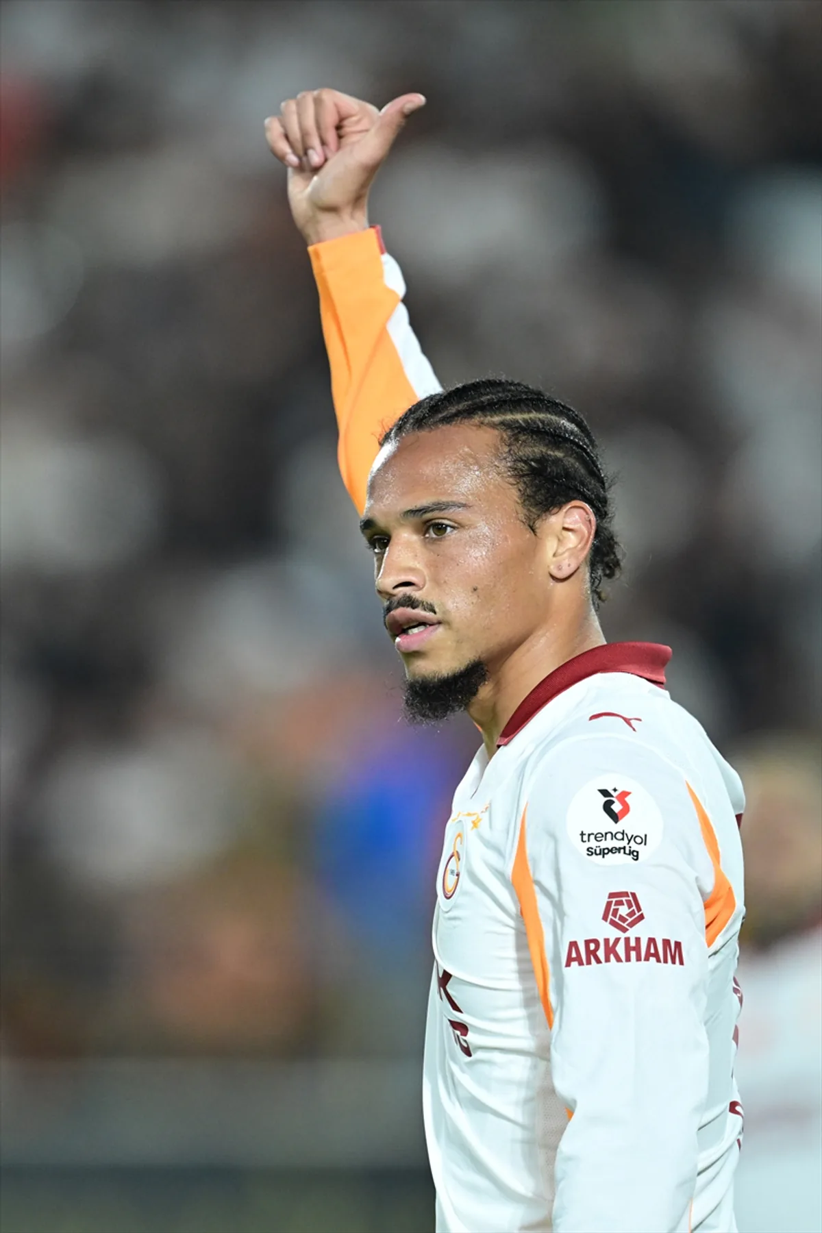 Oliver Kahn'dan Leroy Sané Yorumu: "Galatasaray'da Yedek Kalırsa Dünya Kupası'na Katılamaz" Oliver Kahn'dan Leroy Sané Yorumu: "Galatasaray'da Yedek Kalırsa Dünya Kupası'na Katılamaz"