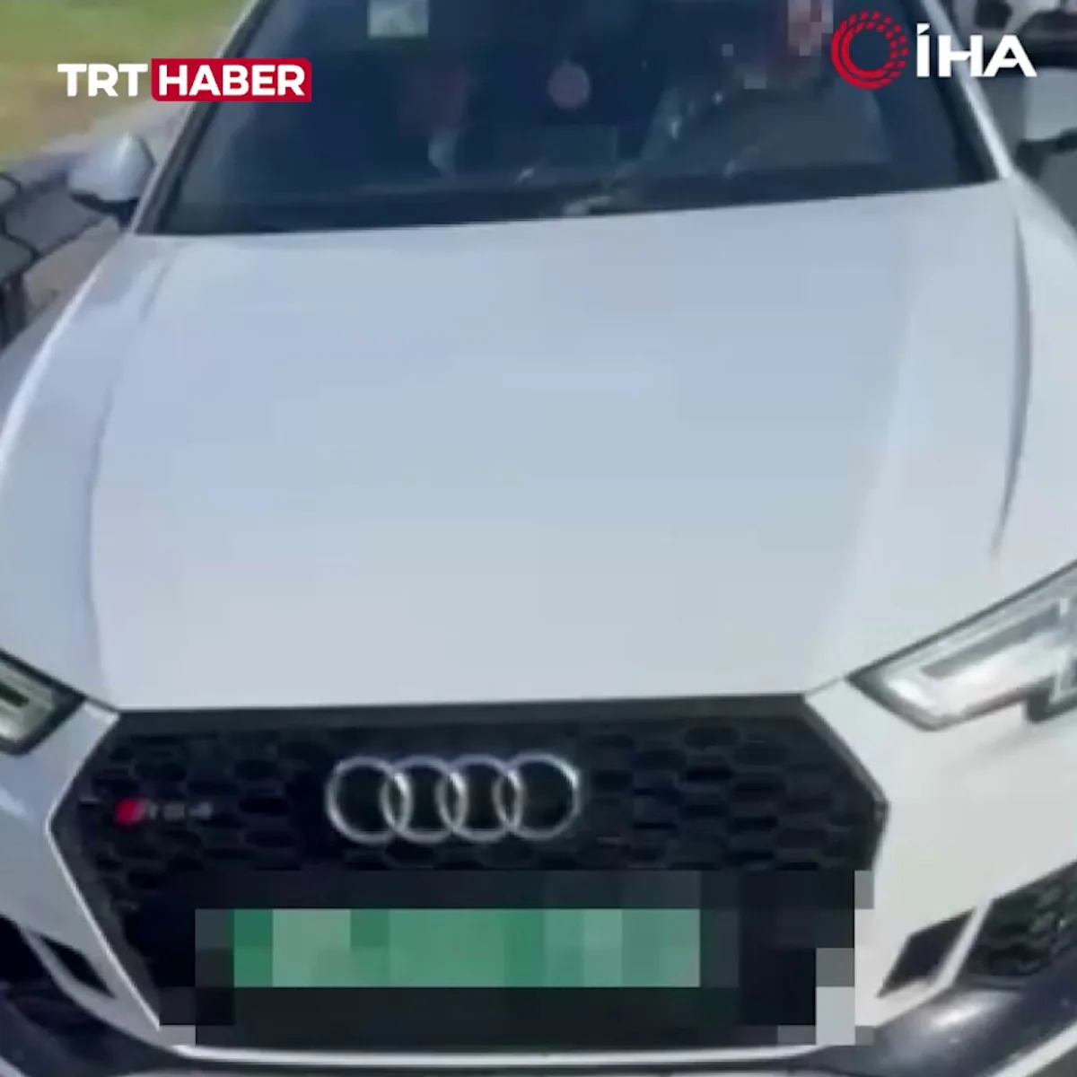 İstanbul'da Sahte Plakalı ve Çakarlı Araca 334 Bin Lira Ceza İstanbul'da Sahte Plakalı ve Çakarlı Araca 334 Bin Lira Ceza