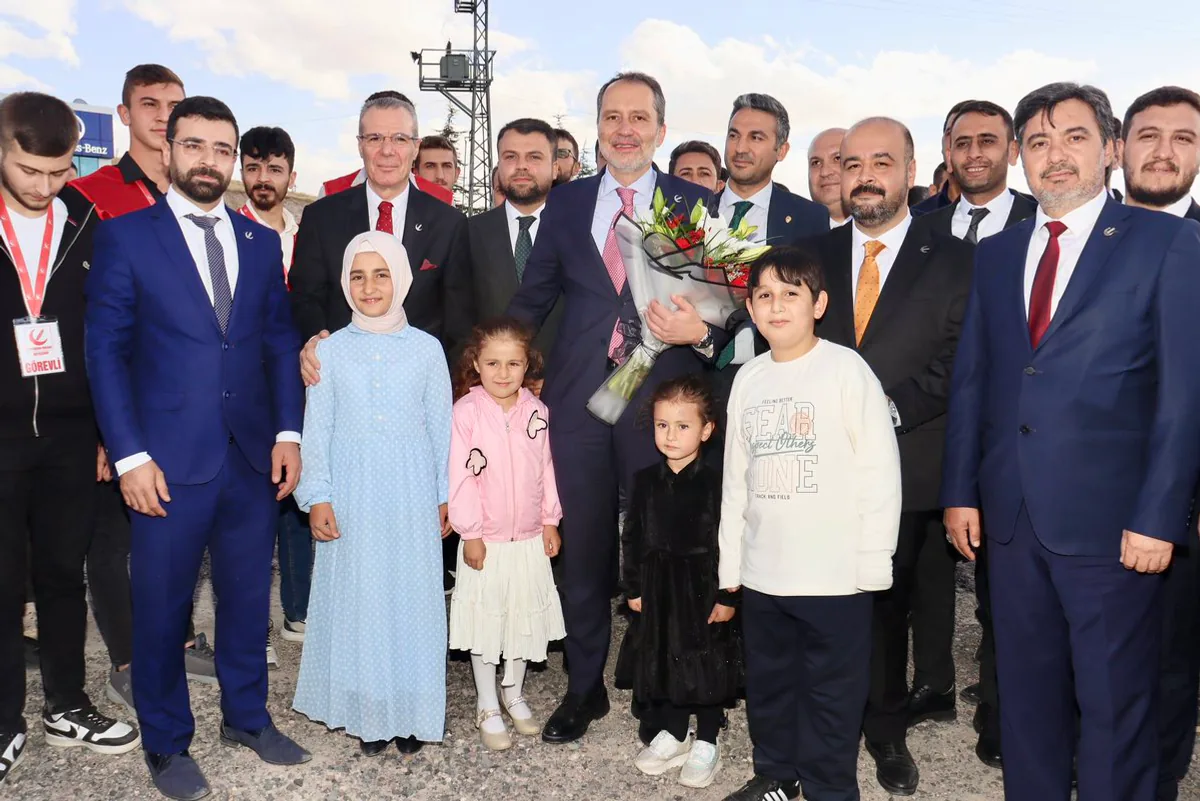 Yeniden Refah Partisi Genel Başkanı Fatih Erbakan Nevşehir'de Coşkuyla Karşılandı Yeniden Refah Partisi Genel Başkanı Fatih Erbakan Nevşehir'de Coşkuyla Karşılandı