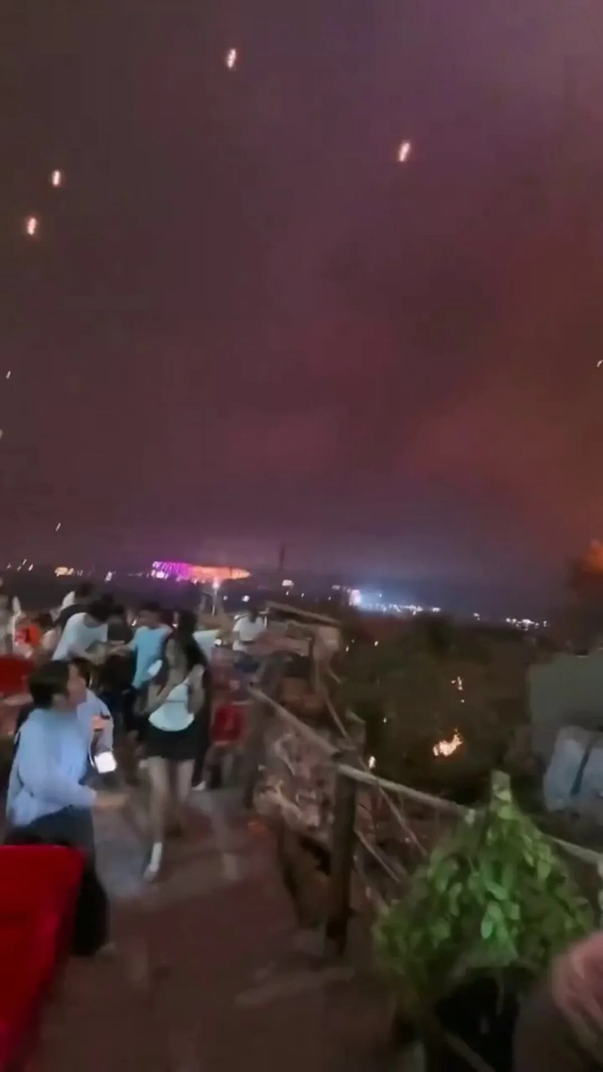 Çin'de Drone Arızası: Çok Sayıda İnsansız Hava Aracı Düşerek Yangın Çıkardı Çin'de Drone Arızası: Çok Sayıda İnsansız Hava Aracı Düşerek Yangın Çıkardı