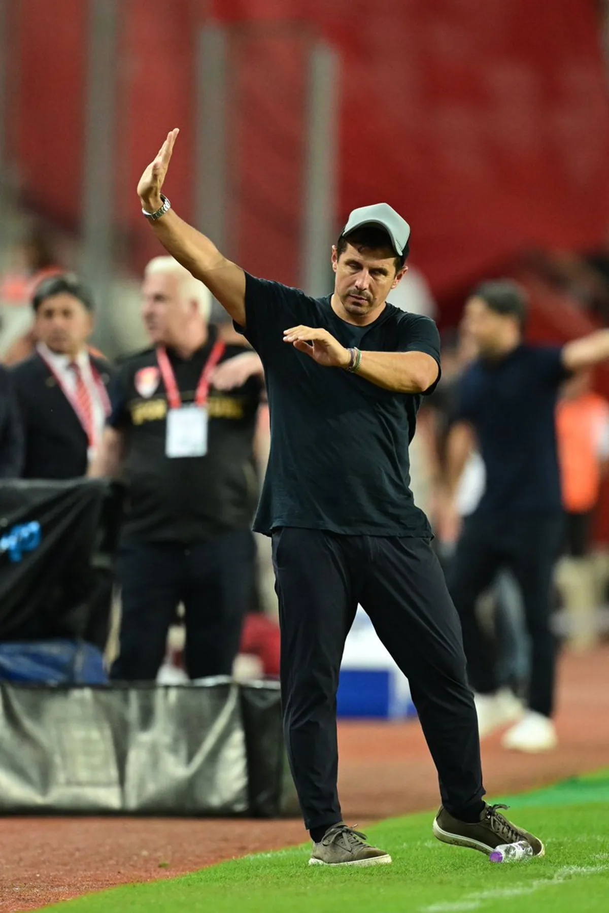 Emre Belözoğlu, Antalyaspor Teknik Direktörlüğü Görevinden İstifa Etti Emre Belözoğlu, Antalyaspor Teknik Direktörlüğü Görevinden İstifa Etti