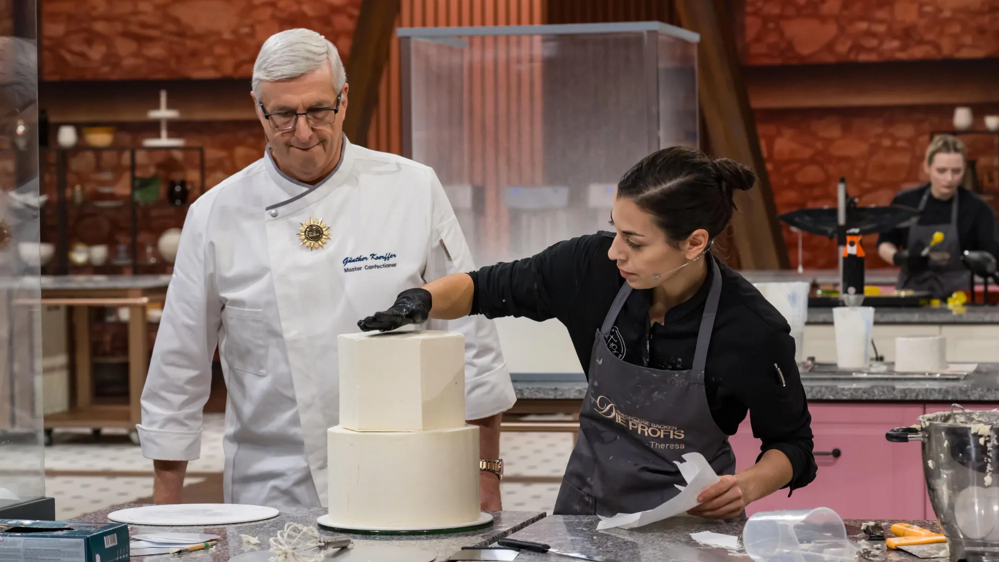 Pastacılık Dünyasının Zirvesi: Das große Backen ve Altın Cupcake Pastacılık Dünyasının Zirvesi: Das große Backen ve Altın Cupcake