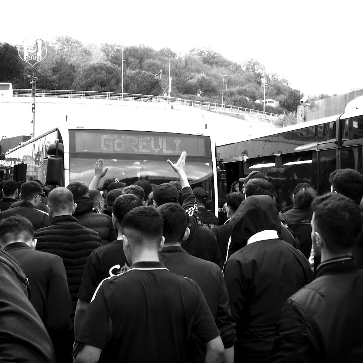 Beşiktaş Taraftarları Derbi Öncesi Yola Çıktı Beşiktaş Taraftarları Derbi Öncesi Yola Çıktı
