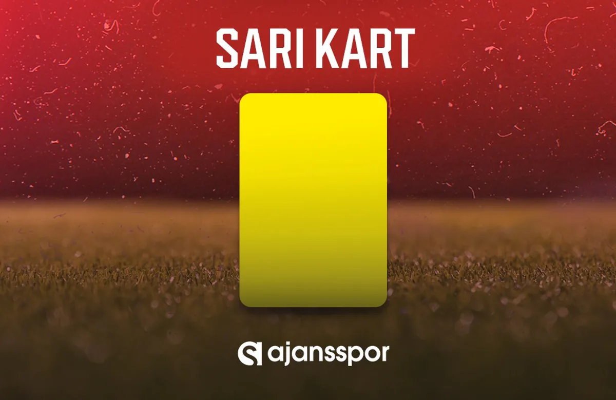 Victor Osimhen ve Emirhan Topçu Maç Sırasında Tartıştı, İkiliye Sarı Kart Victor Osimhen ve Emirhan Topçu Maç Sırasında Tartıştı, İkiliye Sarı Kart