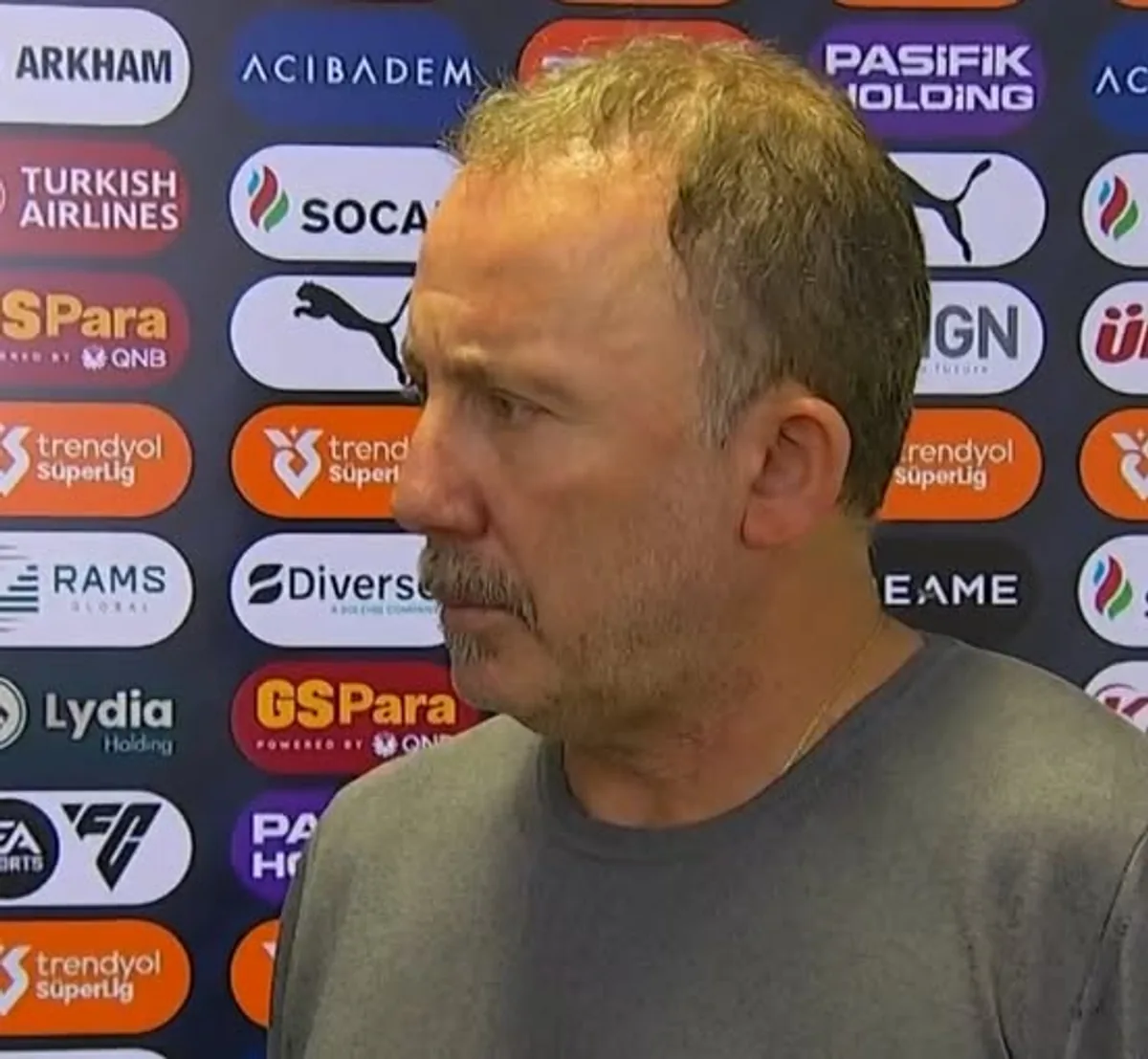 Sergen Yalçın'dan Galatasaray Taraftarlarına Duygusal Teşekkür Sergen Yalçın'dan Galatasaray Taraftarlarına Duygusal Teşekkür