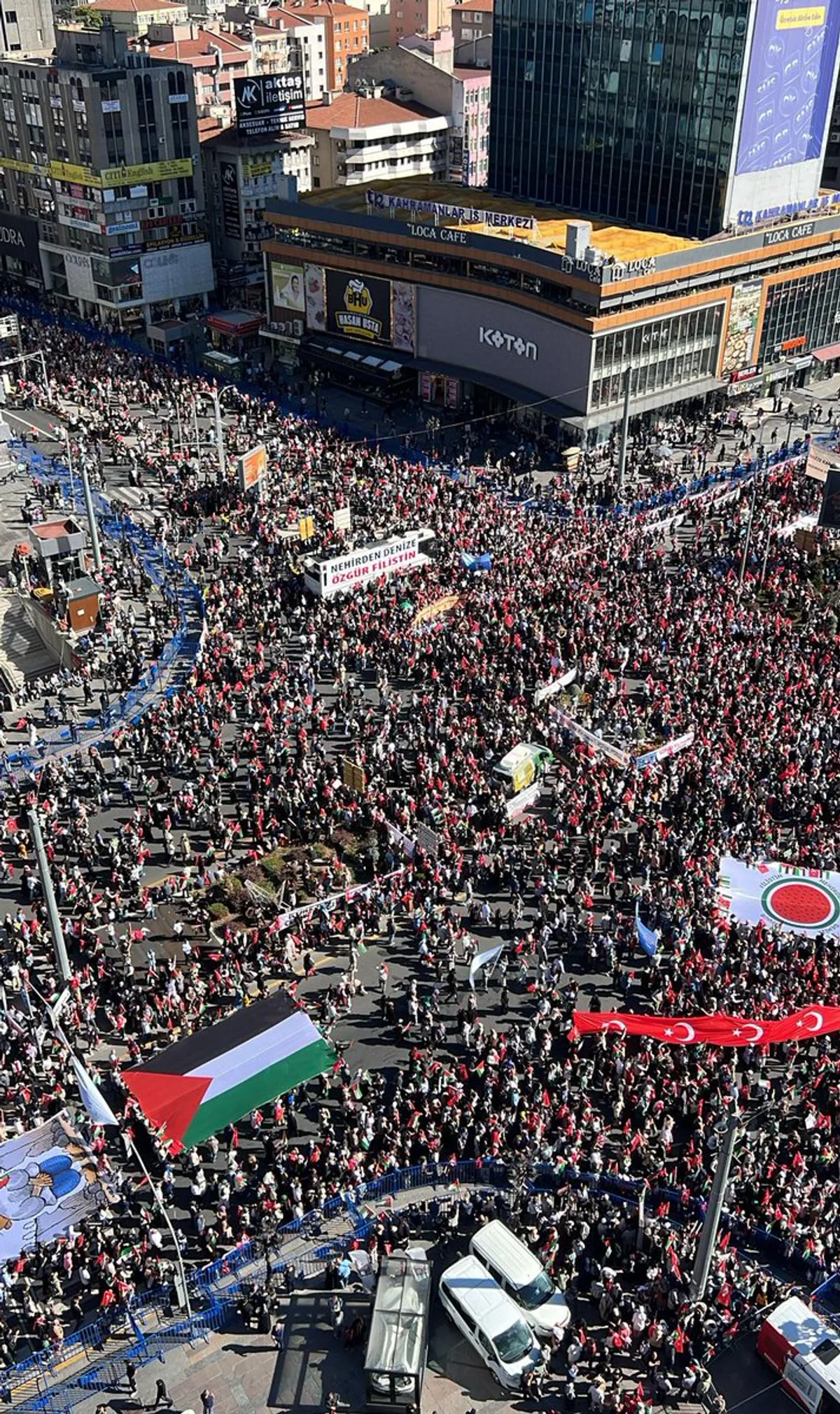 Ankara'da Gazze İçin Büyük Dayanışma: 300 Bin Kişi Yürüdü Ankara'da Gazze İçin Büyük Dayanışma: 300 Bin Kişi Yürüdü