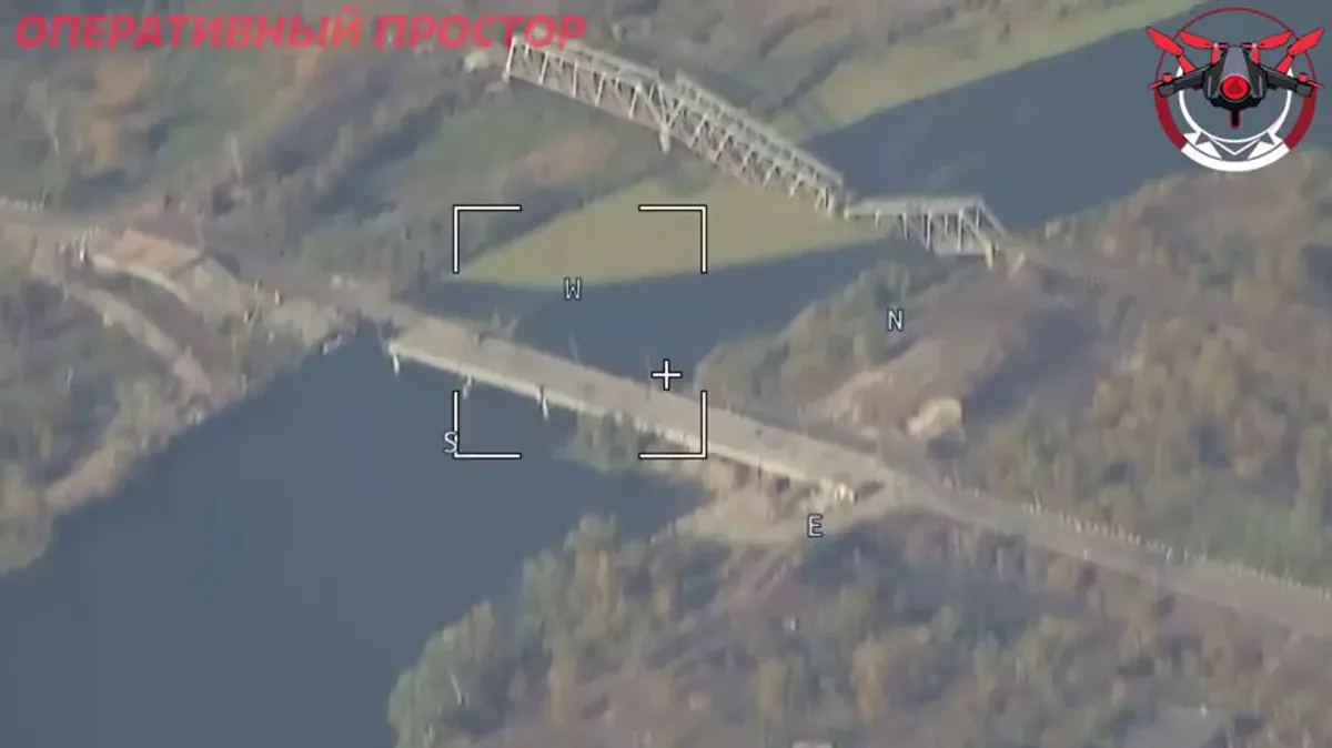 Rus Savaş Uçakları Donets Nehri Üzerindeki Köprüyü Vurdu Rus Savaş Uçakları Donets Nehri Üzerindeki Köprüyü Vurdu