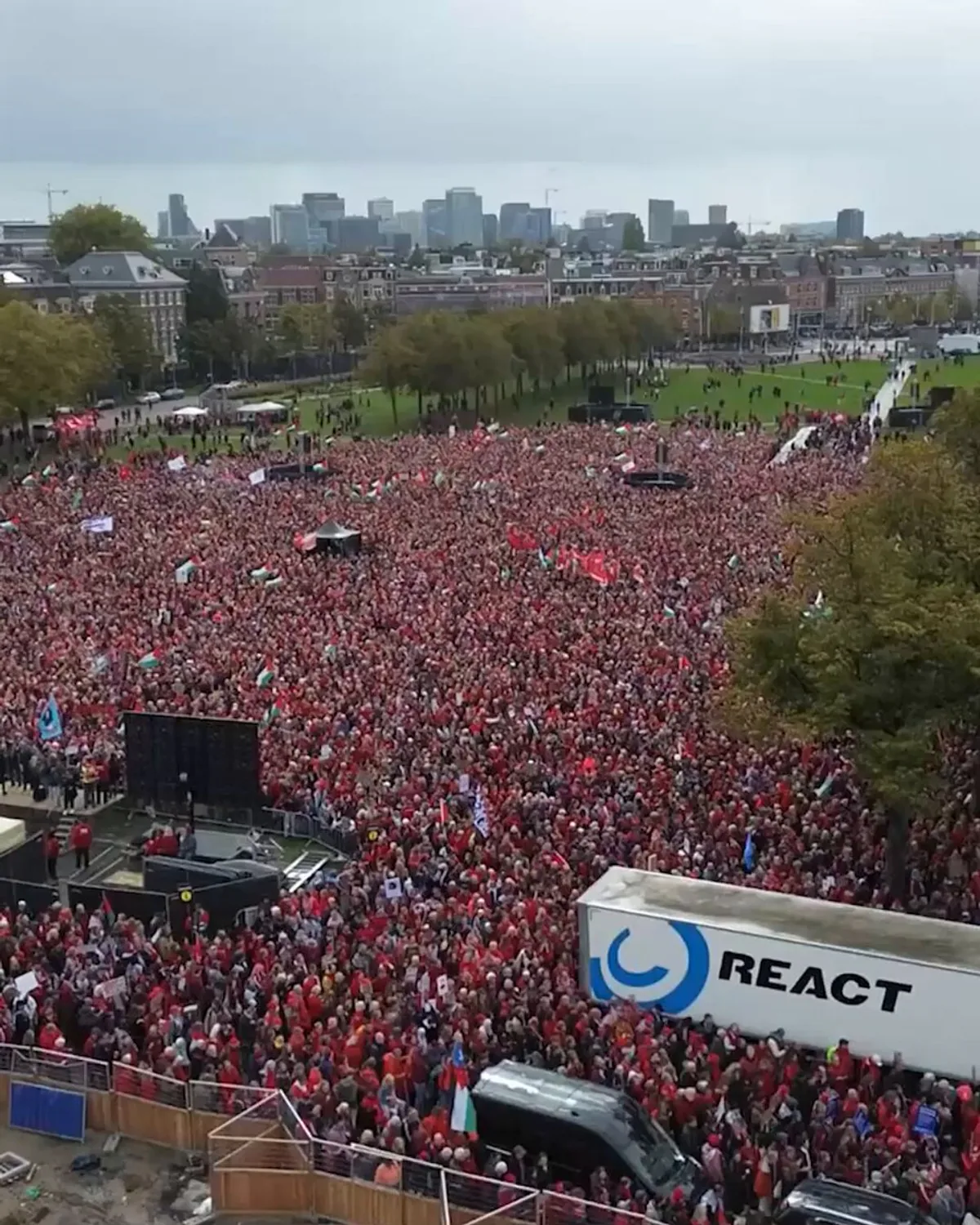 Amsterdam'da İsrail Politikaları Protesto Edildi: 250 Bin Kişi Sokaklara Döküldü Amsterdam'da İsrail Politikaları Protesto Edildi: 250 Bin Kişi Sokaklara Döküldü