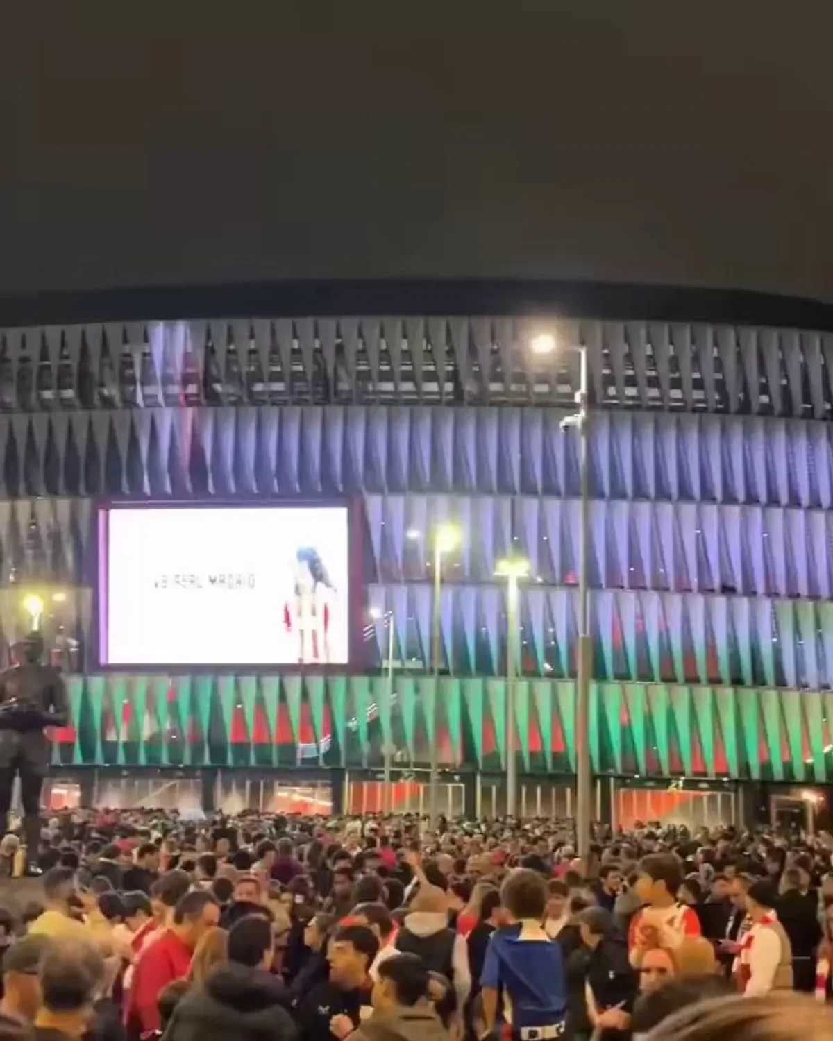 Athletic Bilbao Stadı Filistin Bayrağı Renkleriyle Işıldadı Athletic Bilbao Stadı Filistin Bayrağı Renkleriyle Işıldadı