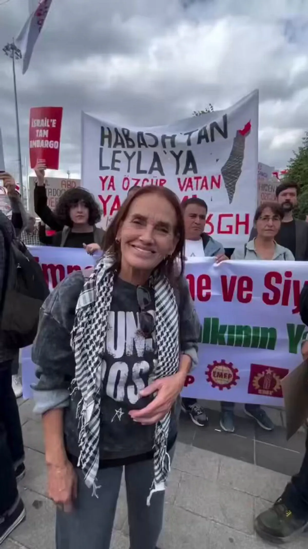 Nur Sürer, Filistin Halkının Yanında Olduğunu Açıkladı Nur Sürer, Filistin Halkının Yanında Olduğunu Açıkladı