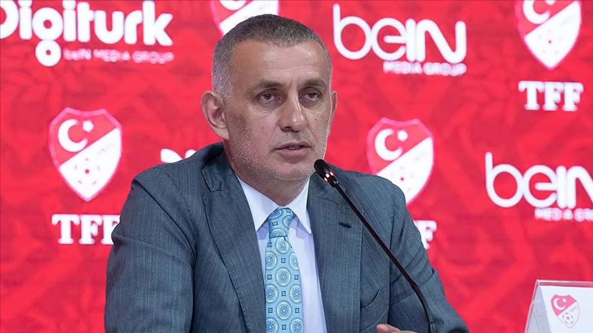 İbrahim Hacıosmanoğlu: "Tek Tip Futbolcu Sözleşmesi Hayata Geçirildi" İbrahim Hacıosmanoğlu: "Tek Tip Futbolcu Sözleşmesi Hayata Geçirildi"