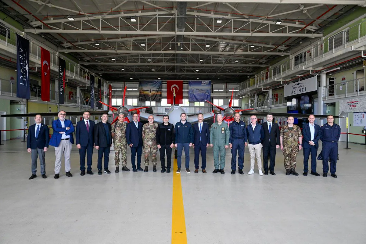 İtalyan Savunma Yetkilileri ve Leonardo Şirketi, Baykar'ın Milli Teknoloji Merkezi'ni Ziyaret Etti İtalyan Savunma Yetkilileri ve Leonardo Şirketi, Baykar'ın Milli Teknoloji Merkezi'ni Ziyaret Etti