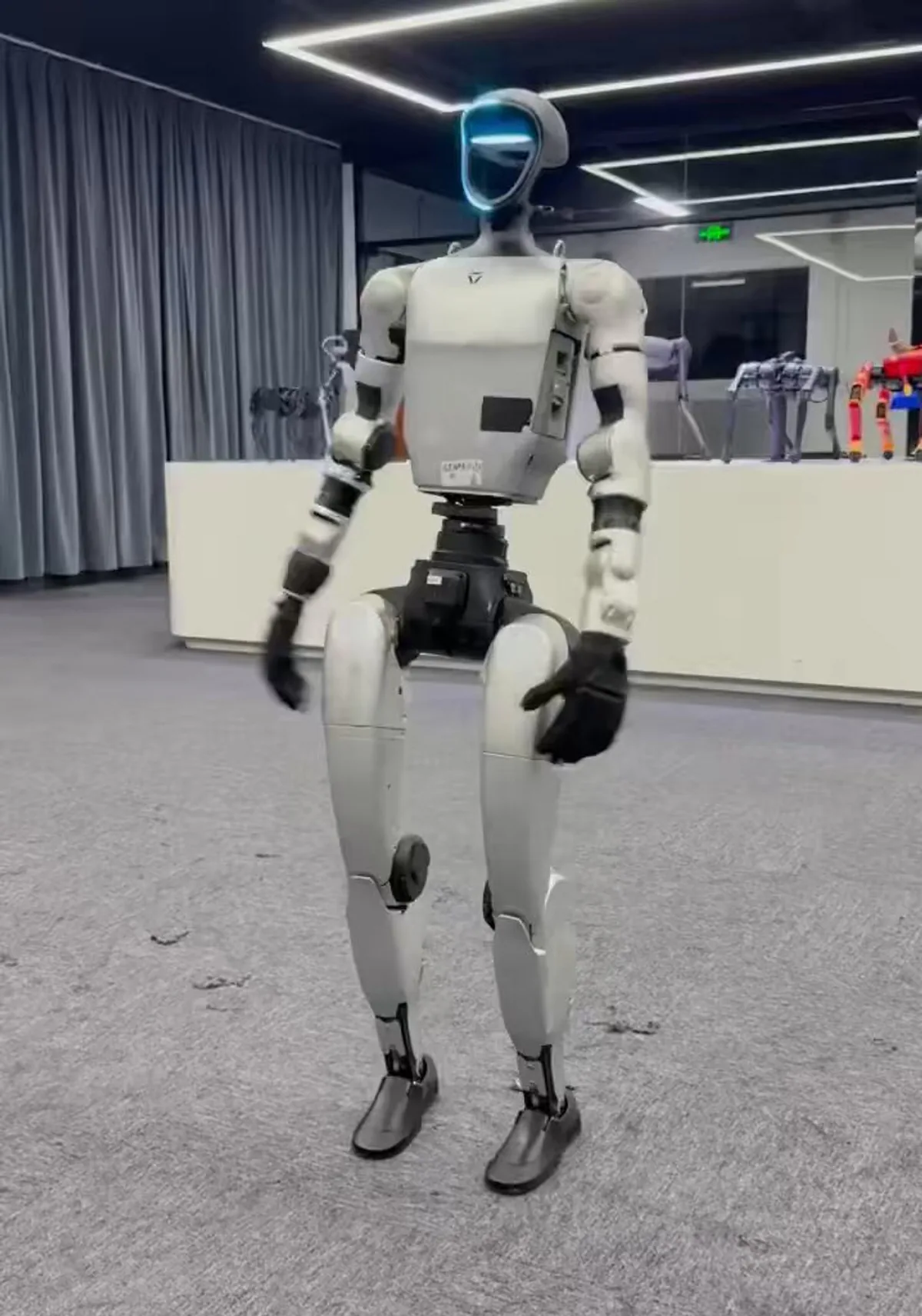 Unitree G1 Robot, 21 Bin Dolarlık Fiyat Etiketiyle İnsansı Robotları Evlere Getiriyor Unitree G1 Robot, 21 Bin Dolarlık Fiyat Etiketiyle İnsansı Robotları Evlere Getiriyor
