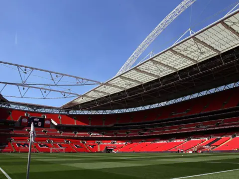 Wembley Stadyumu Kapasitesi ve Modern Futbolun İkonik Sahnesi Wembley Stadyumu Kapasitesi ve Modern Futbolun İkonik Sahnesi