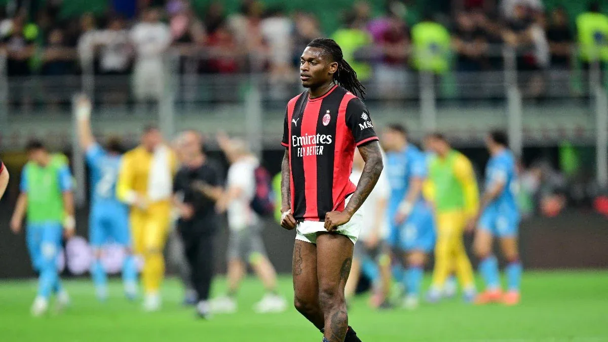 Milan'dan Rafael Leao Transferinde Sert Tavır: Bonservis Bedeli Netleşti Milan'dan Rafael Leao Transferinde Sert Tavır: Bonservis Bedeli Netleşti