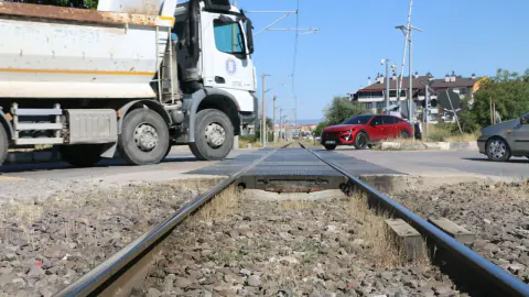 Kütahya Ahmet Derin Caddesi Hemzemin Geçidi Trafiğe Kapatılıyor